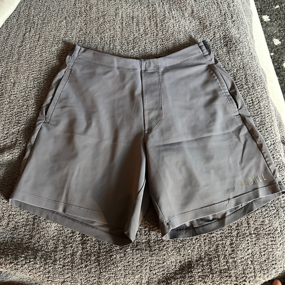 Nobull lightweight 7” shorts
